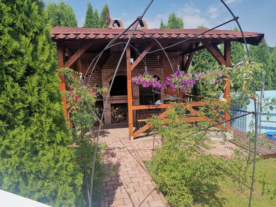Stars Livezeni Hotel Ivanesti Buitenkant foto